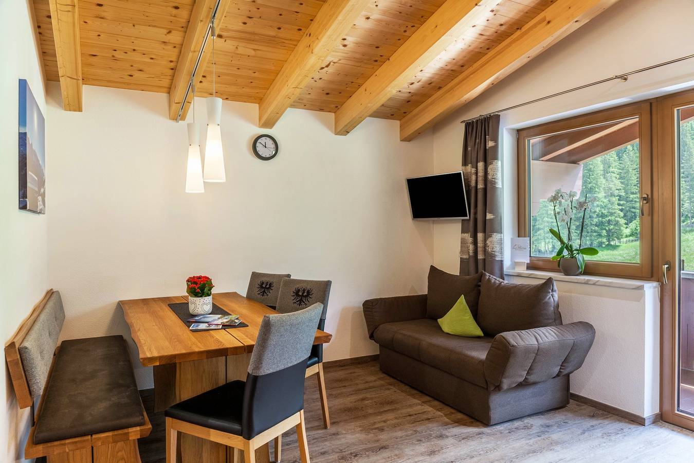 Entire apartment, Apartment 'Haus Marchegg - Steinbock' with Mountain Views in Hintertuxer Gletscher, Hintertux