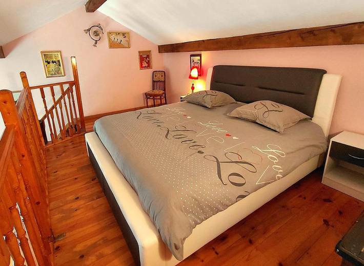 Chambre d’hôte pour 4 personnes, avec Terrasse et Jacuzzi ainsi que Jardin et Vue