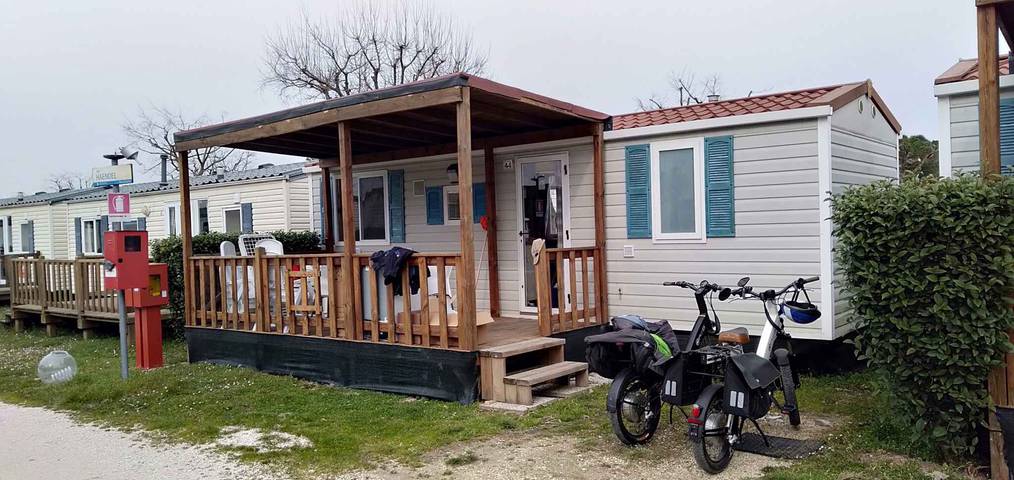 Casa móvil con aire acondicionado, terraza y piscina  in Lido di Jesolo, Cavallino-Treporti