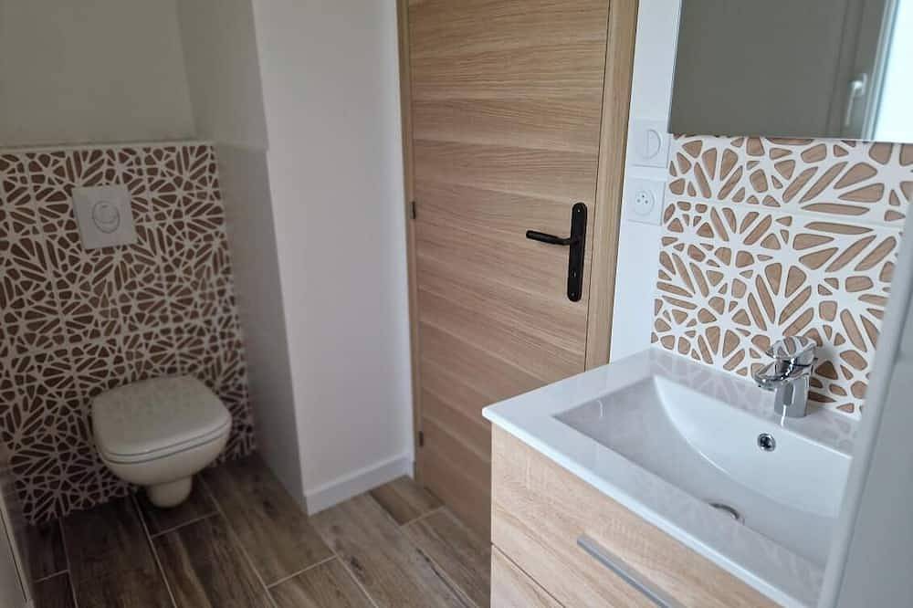 Ganze Wohnung, Rent a room with bathroom in a villa with independent entrance and swimming pool in Draguignan, Draguignan Region