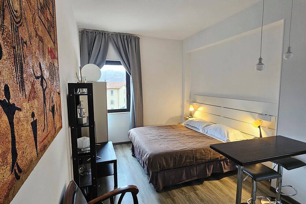 Double or Twin Beds Studio Apartment and Private Parking in Loco in Potenza, Potenza Provinz