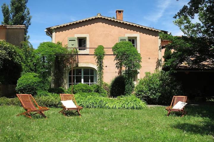 Villa pour 4 personnes, avec piscine et jardin dans le Luberon