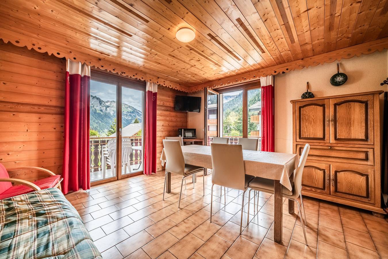 Apartment 'La Flèche De Vermeil - 6 Pers' with Mountain View, Balcony and Wi-Fi in Châtel, Les Portes du Soleil