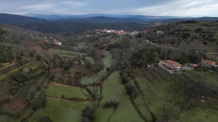 Parc de vacances pour 3 personnes, avec jardin et piscine ainsi que vue et terrasse au Portugal - 2