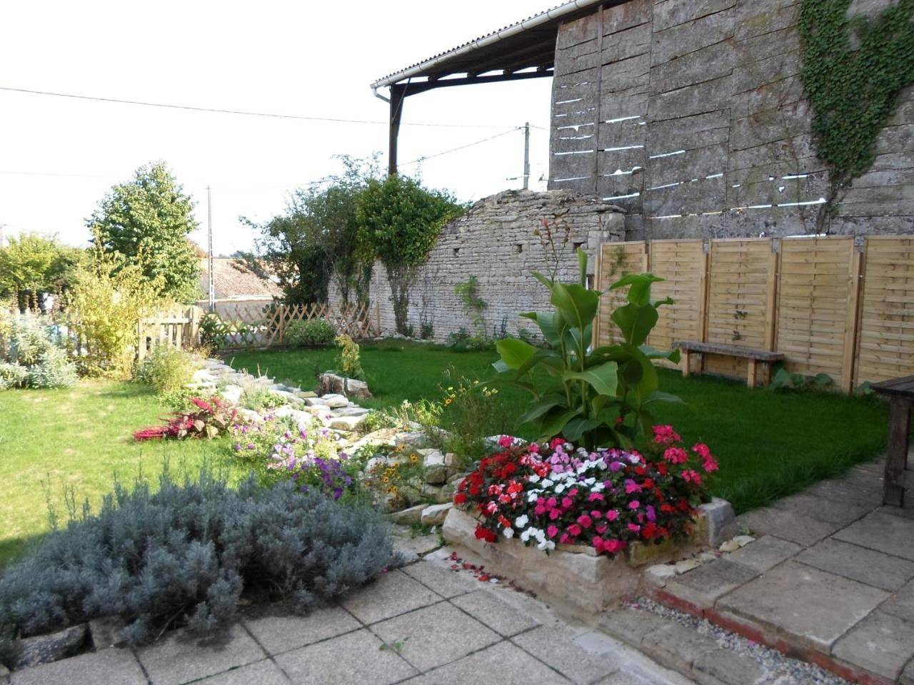 Holiday Home in Crézières, Région de Niort
