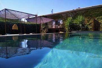 Cottage pour 2 personnes, avec terrasse ainsi que jardin et piscine à Conques-sur-Orbiel