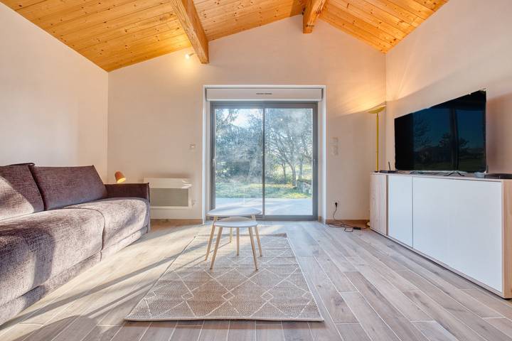 Estudio entero, Estudio 'Confortable Avec Jardin' con Terraza y Jardín Compartidos in Sorges, Périgord Blanc