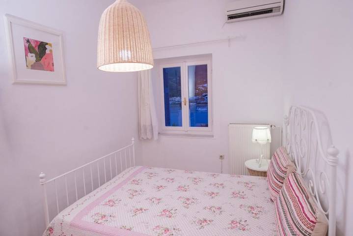 Gîte pour 5 personnes, avec balcon dans Poros - 3