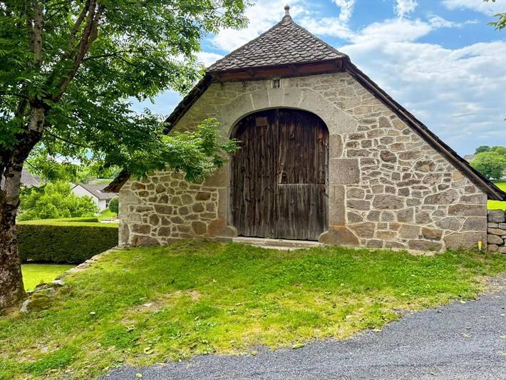 Location de vacances pour 6 personnes, avec vue et jardin à Ladinhac - 4