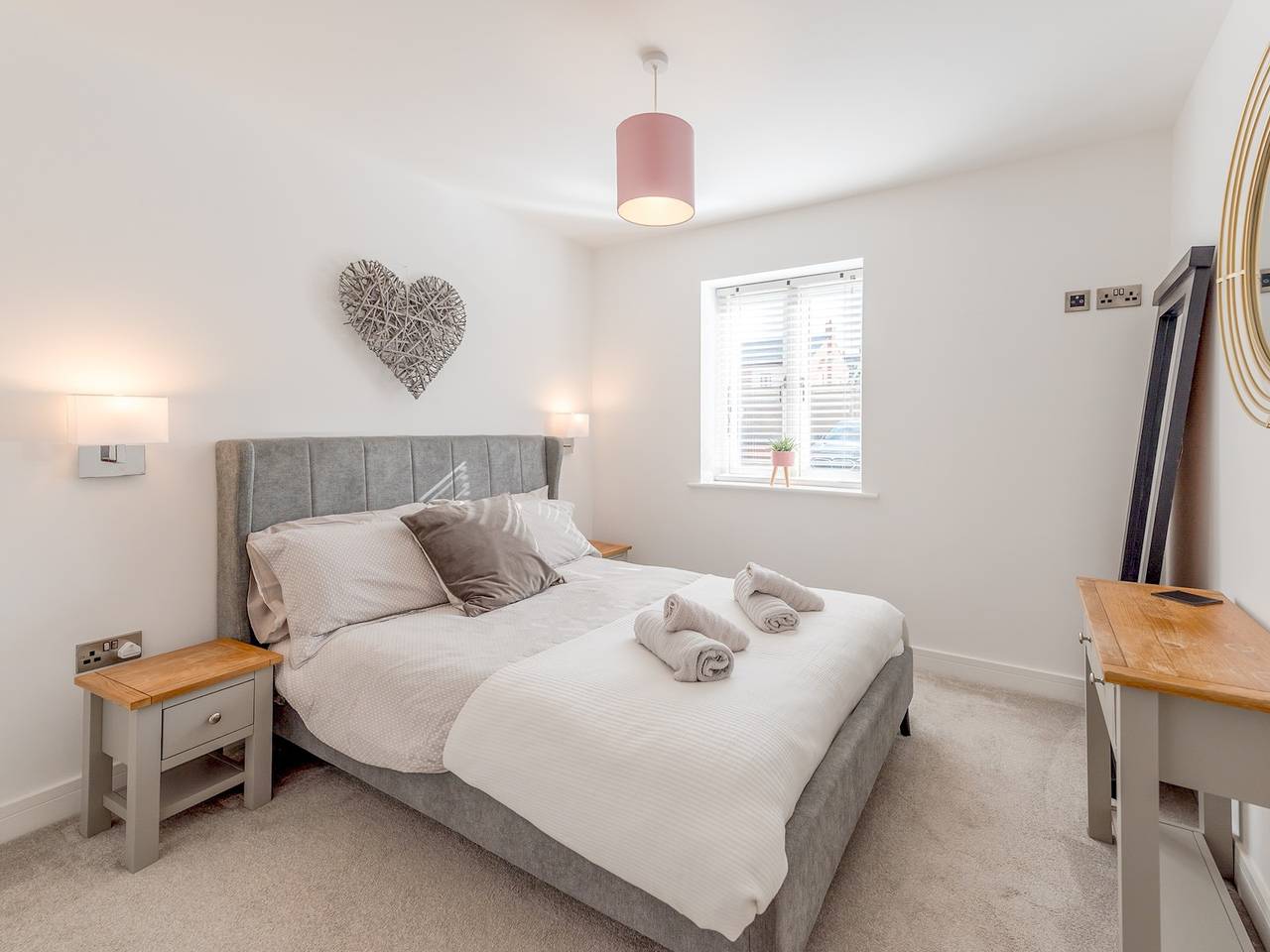 Entire apartment, 1 bed Albury Contemporary Apartment with Secure Parking - Pass the Keys in Shrewsbury, Shropshire