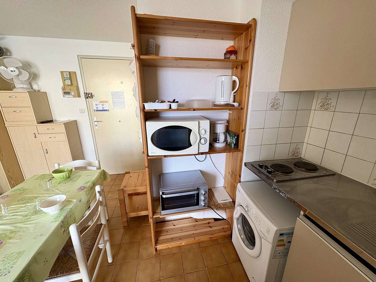 Entire apartment, Cozy 1-Br Apartment with Pool Access, Near Beach, Sleeps 4, Narbonne Plage in Narbonne Plage, Narbonne