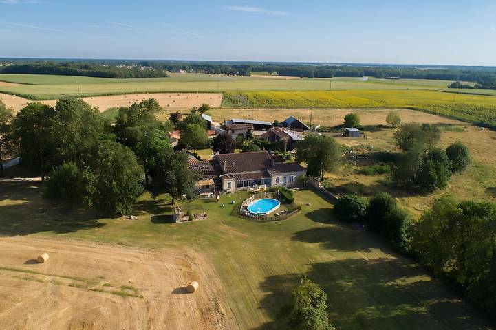 Location de vacances pour 12 personnes, avec Terrasse et Jardin à Chermignac