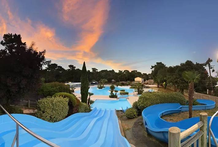 Camping pour 6 personnes, avec piscine et terrasse, adapté aux familles à Saint-Palais-sur-Mer - 3