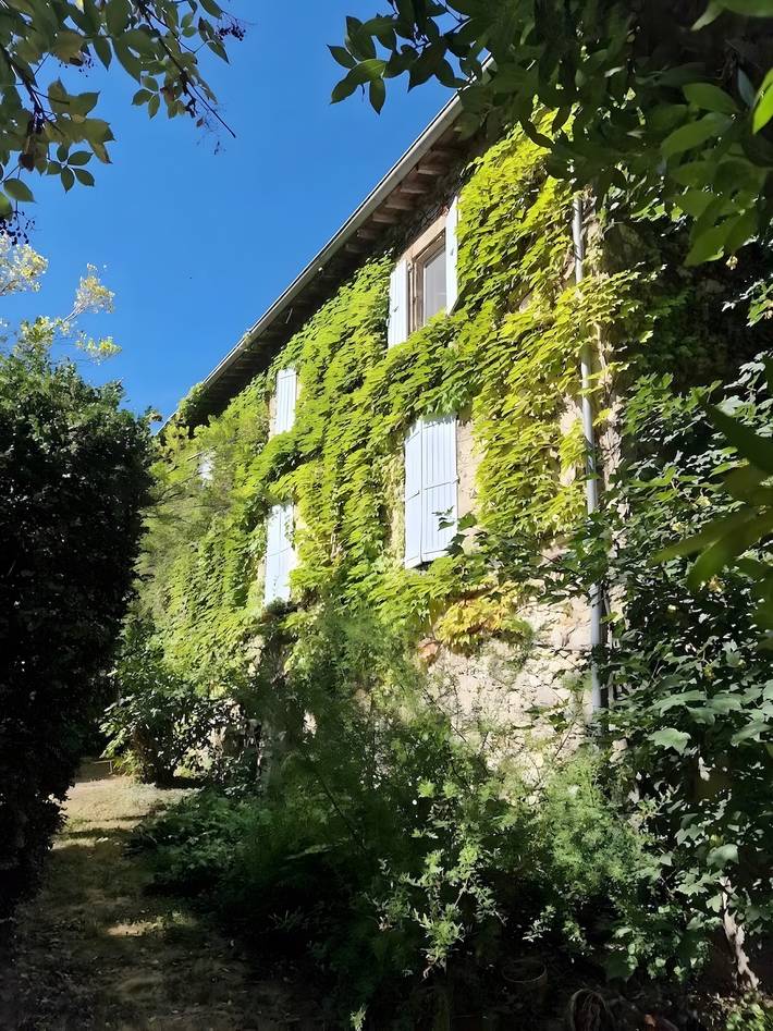 Bed and Breakfast 'Chambres Les Chats' com Vista Montanha, Jardim Partilhado e Wi-Fi in Châteaudouble (Drôme), Valence (Região)