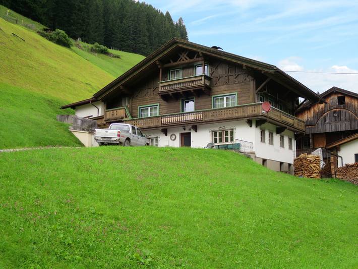 Ferienwohnung für 10 Personen, mit Balkon und Terrasse sowie Garten in Hintertux