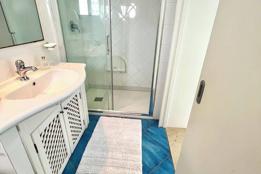 Apartamento entero, Magnificent seaside residence with a 50 m² rooftop terrace and 2 large balconies in Marina di Ostuni, Salento