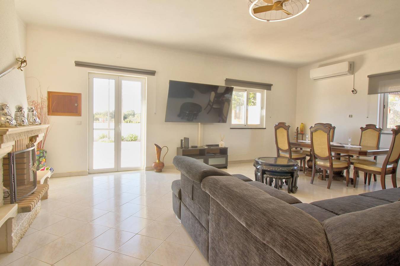 Charming 4-Bed Villa in moncarapacho in Moncarapacho, Parque Natural da Ria Formosa