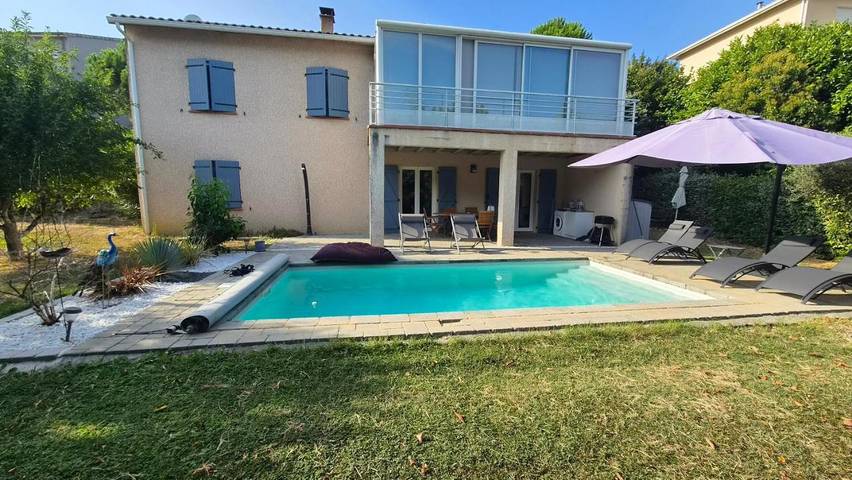 Gîte pour 4 personnes, avec Terrasse et Jardin ainsi que Piscine et Vue à Deyme