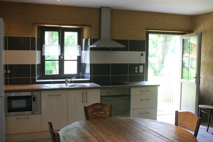 Gîte pour 2 personnes, avec piscine et jacuzzi ainsi que jardin et terrasse en France - 3