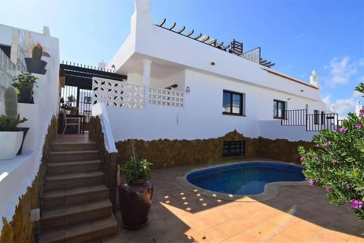 Casa de huéspuedes, con Terraza además de Jardín y Piscina en Fuerteventura