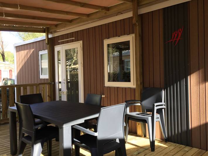 Camping pour 6 personnes, avec terrasse et piscine, animaux acceptés