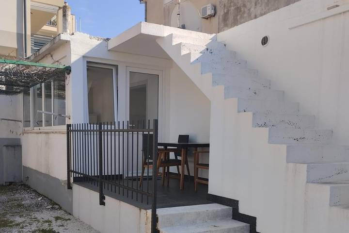Ferienwohnung für 4 Personen, mit Balkon/Terrasse in Baska Voda