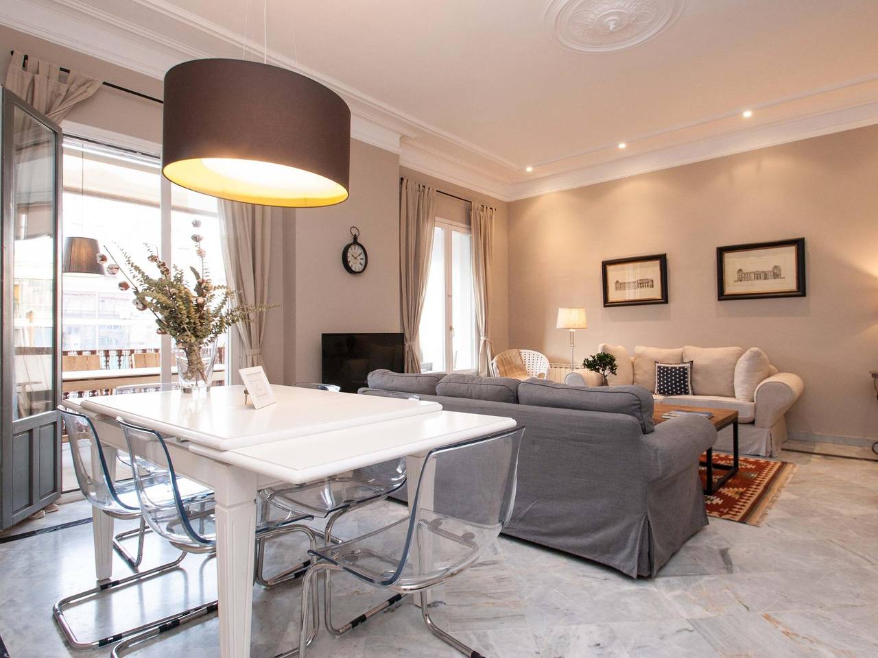 Apartamento vacacional entero, Apartamento Superior De Tres Dormitorios Con Terraza in Centro Barcelona, Barcelona