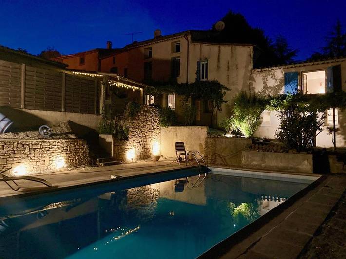 Location de vacances pour 4 personnes, avec vue ainsi que piscine et jardin à Villarzel-du-Razès