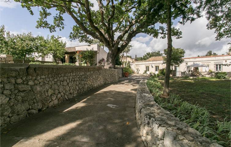 Casa vacanza per 16 persone, con Terrazza e Piscina a Buccheri