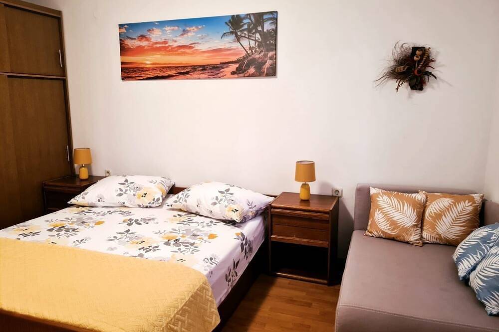 Ganze Wohnung, 1-Zimmer-Ferienwohnung mit Terrasse Cres in Cres Stadt, Cres