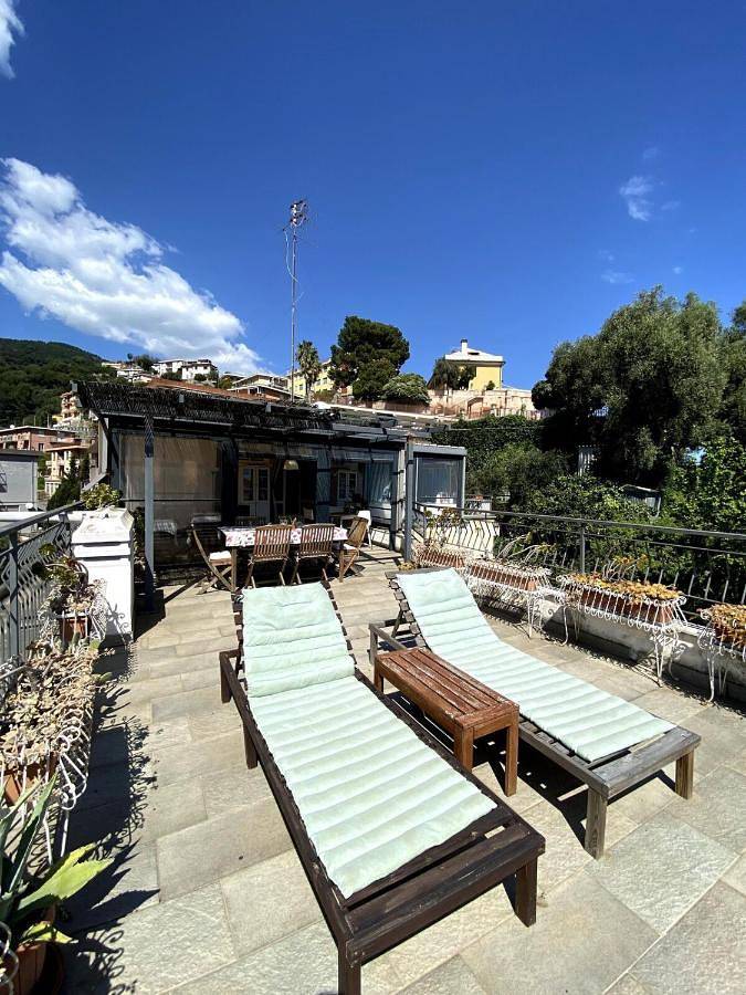 Gîte pour 6 personnes, avec terrasse et vue, animaux acceptés à Laigueglia - 4