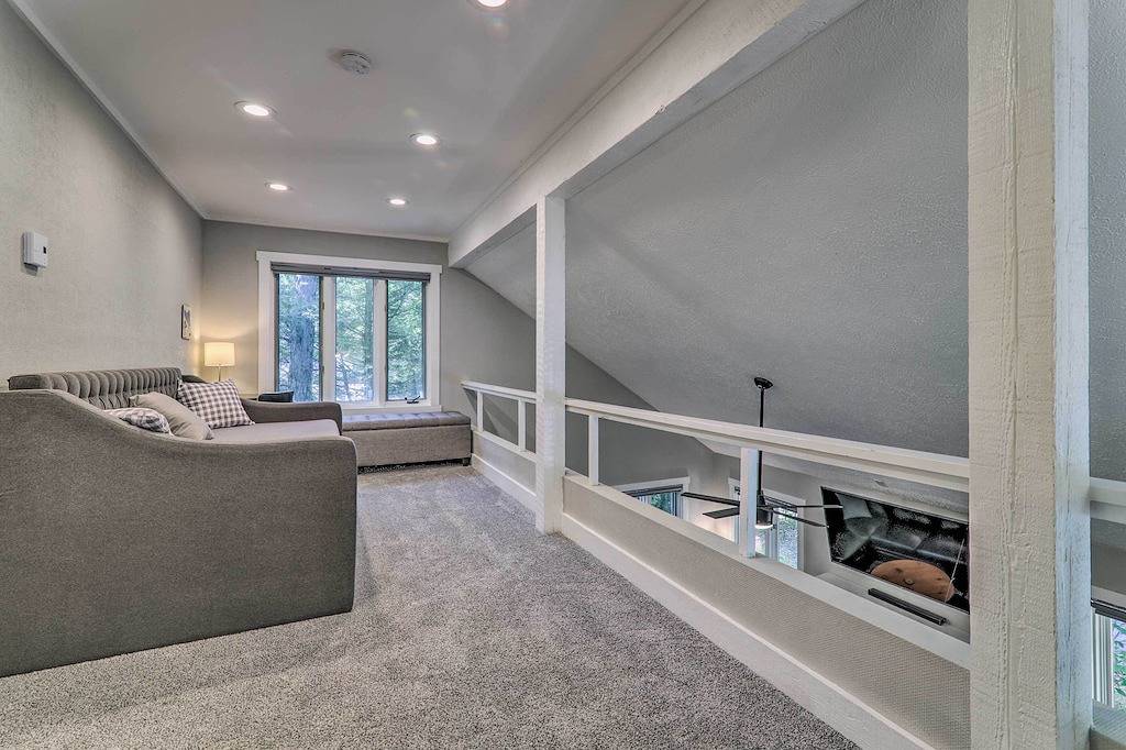 Unwind Fireside & Walk to Slopes! Poconos Getaway in Blakeslee, Carbon County (PA)