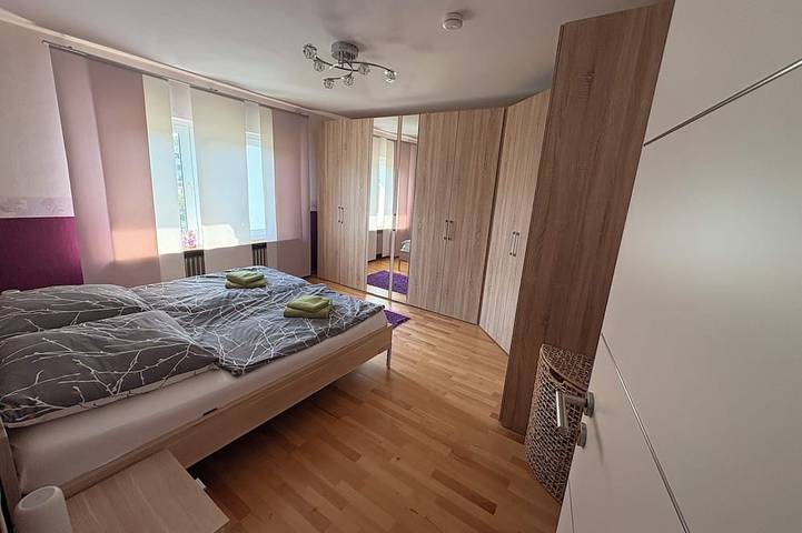 Ganze Wohnung, Stillvolle Ferienwohnung, bis zu 5 Gästen mit Kamin in Niederzwehren, Kassel