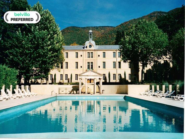 Location de vacances pour 2 personnes, avec terrasse et piscine, adapté aux familles dans la Région de nyons