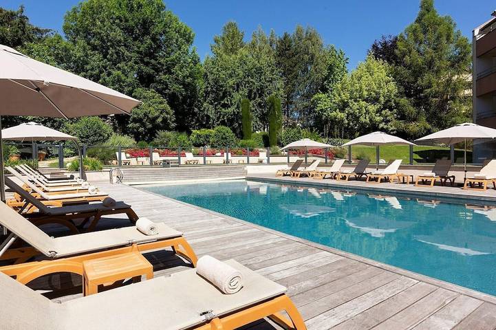 Location de vacances pour 4 personnes, avec terrasse et piscine à Ferney-Voltaire