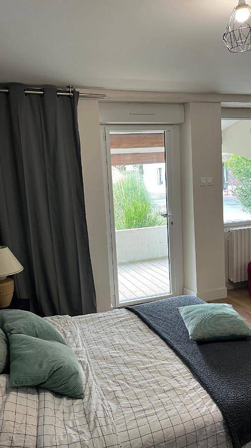 Location de vacances pour 3 personnes, avec vue sur le lac et terrasse dans Dompierre-sur-Yon - 3