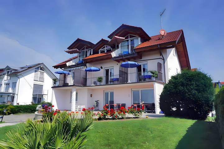 Kamer 'Doppelzimmer Mit Balkon' met uitzicht op het meer, balkon en Wifi in Hagnau am Bodensee, Region Bodensee-Oberschwaben