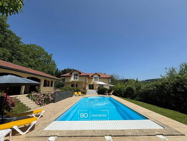 Chalet para 10 personas, con vistas además de piscina y balcón - 1
