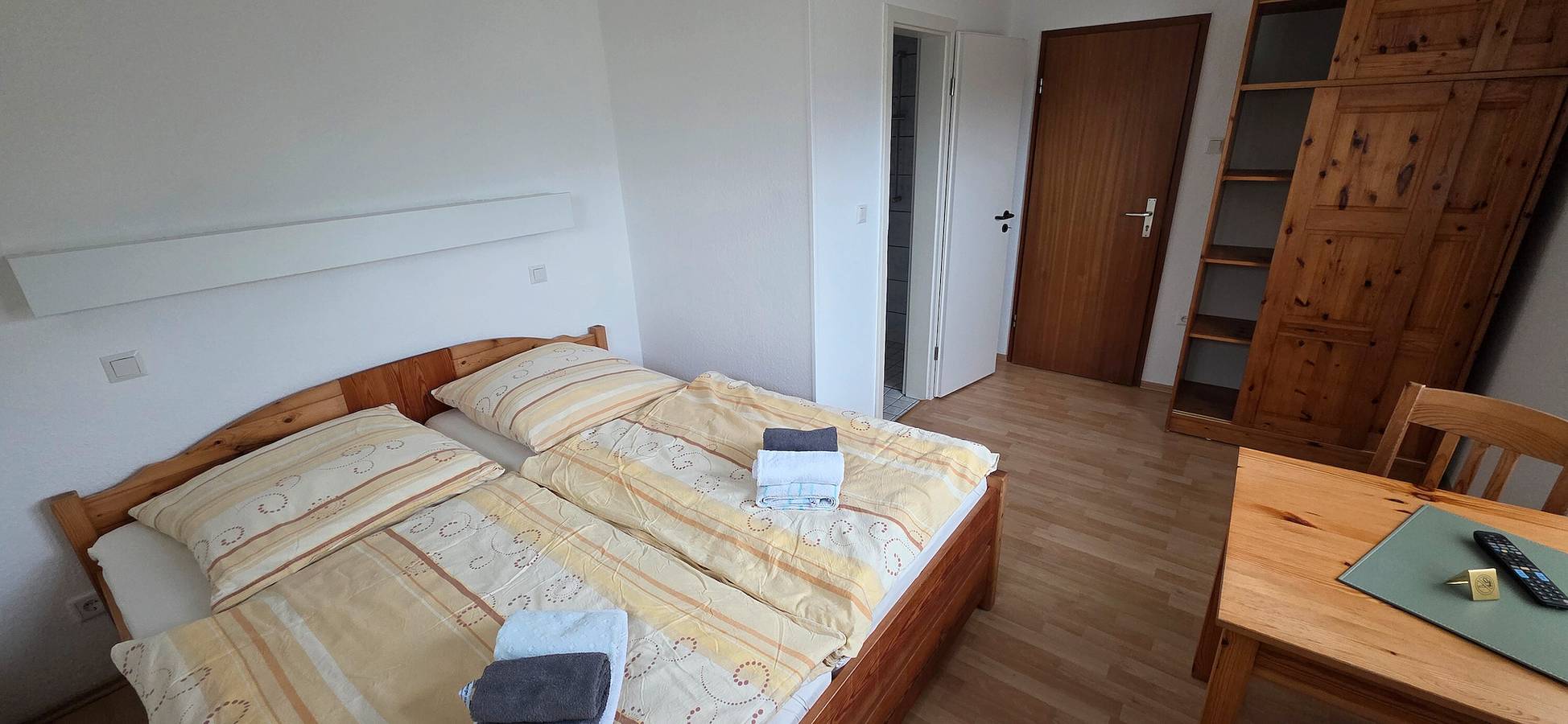 Zimmer 'Doppelzimmer 1' mit gemeinsamer Terrasse, privatem Garten und Wi-Fi in Sahlenburg, Cuxhaven