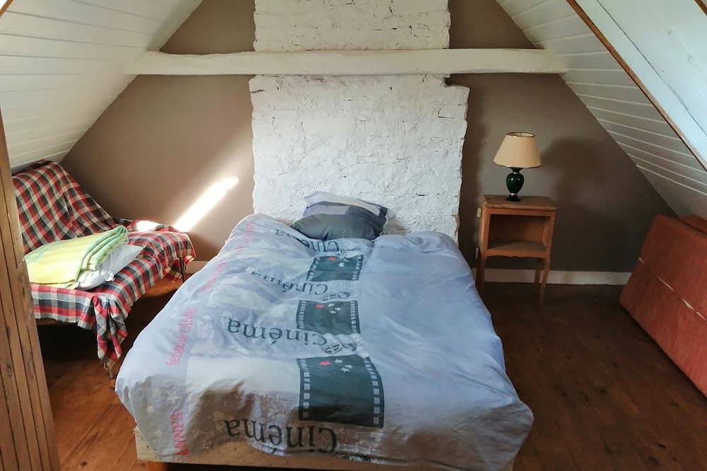 Traditional house near odet river in Plomelin, Quimper region