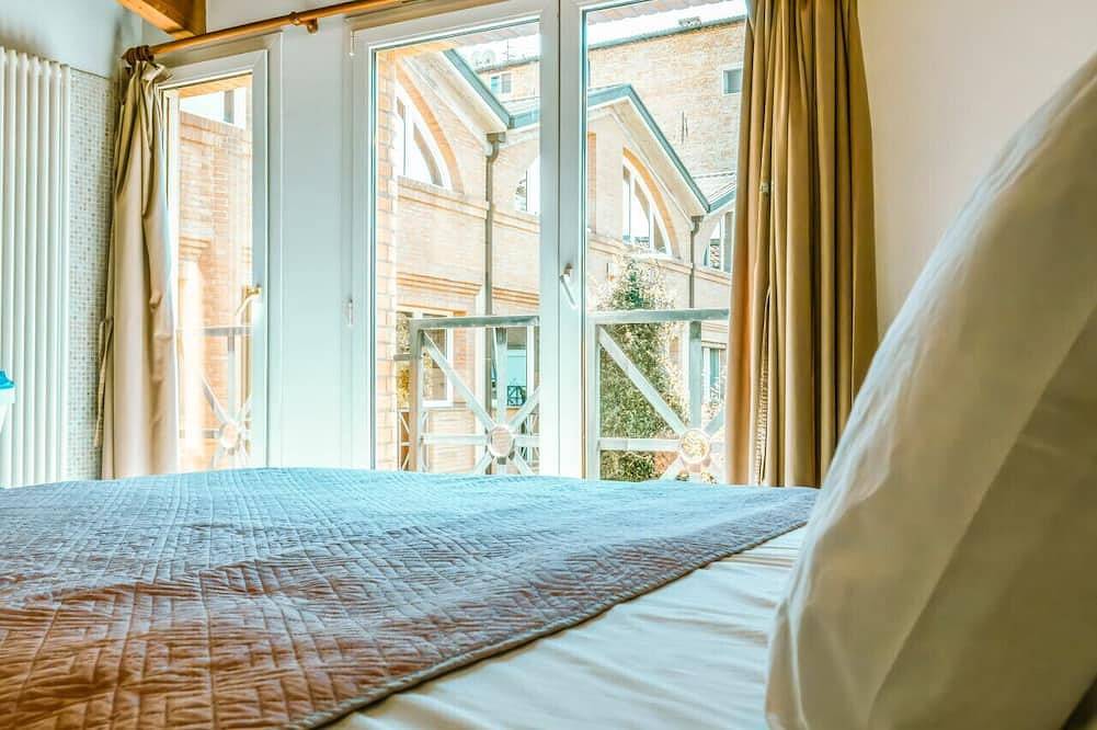 Entire apartment, Living 68 - a beautiful loft in Forli in Forlì, Forlì-Cesena Province