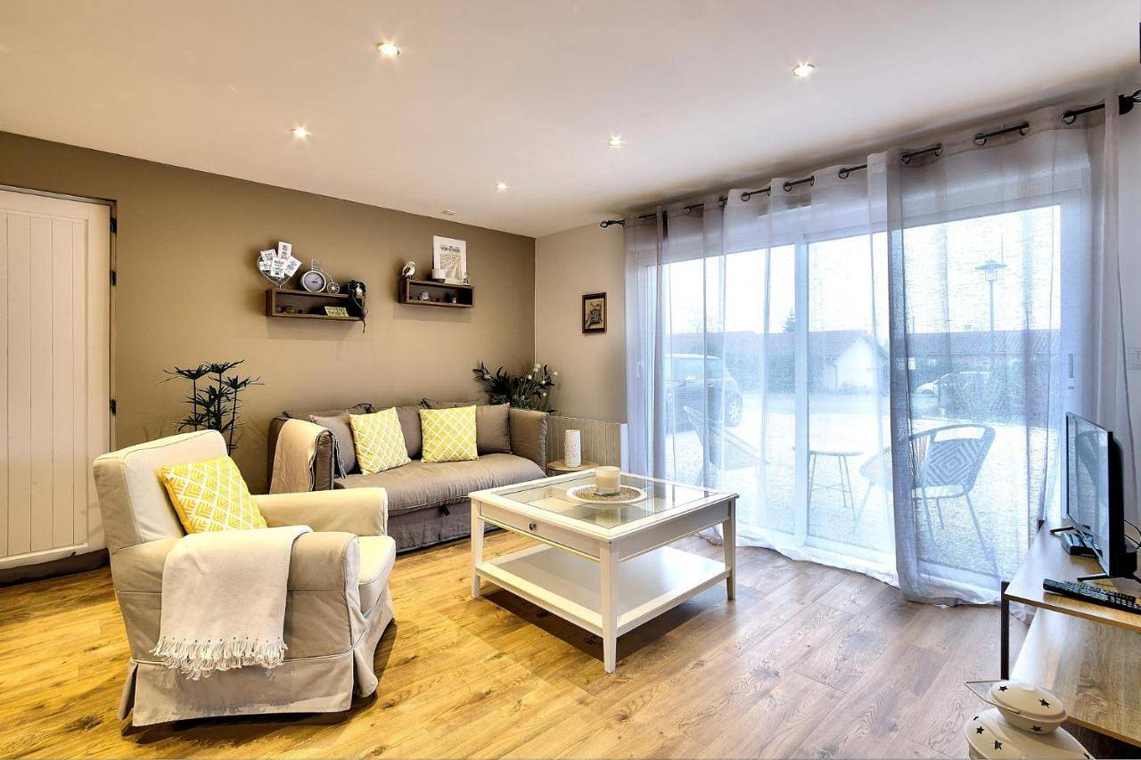Appartement entier, Au coeur des 3 bâgé in Bâgé-la-Ville, Région de Bourg-en-Bresse