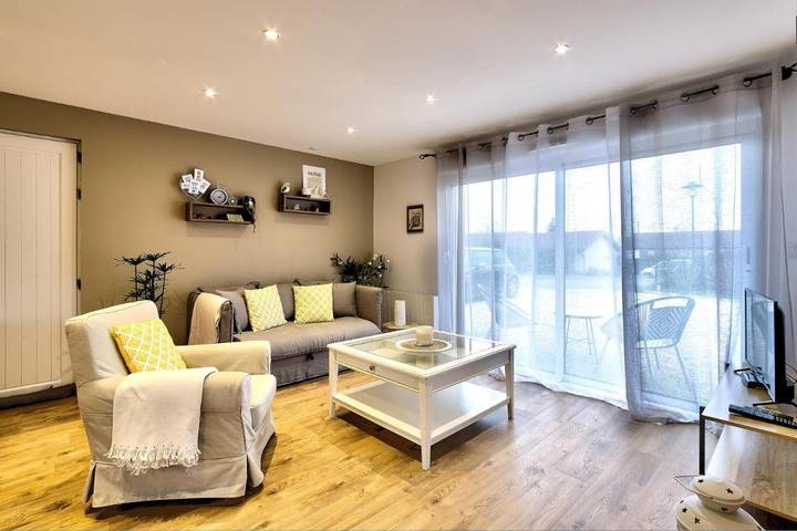 Gîte pour 4 personnes, avec Terrasse et Vue à Bâgé-la-Ville