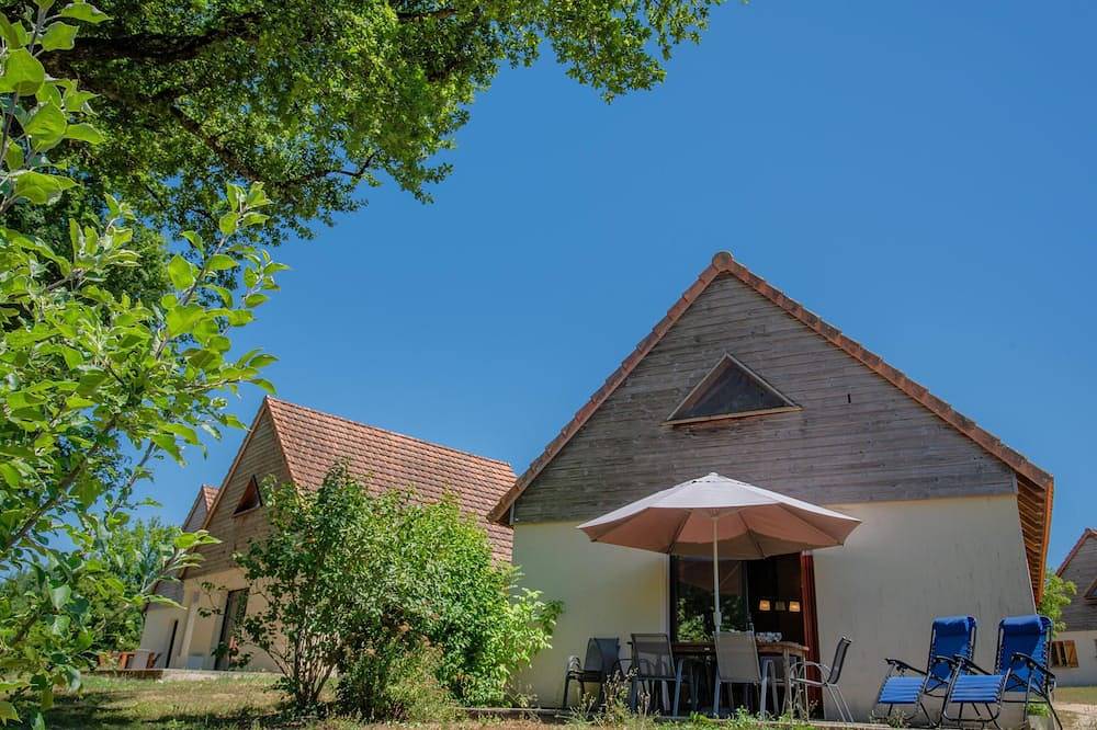 Holiday home on small park with poolview in Le Bourg, Causses du Quercy Regional Nature Park