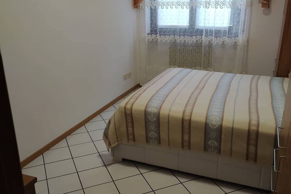 Ganze Wohnung, 2 min from the historic center. Small apartment in quiet area with balcony. in Riva del Garda, Gardasee-Berge