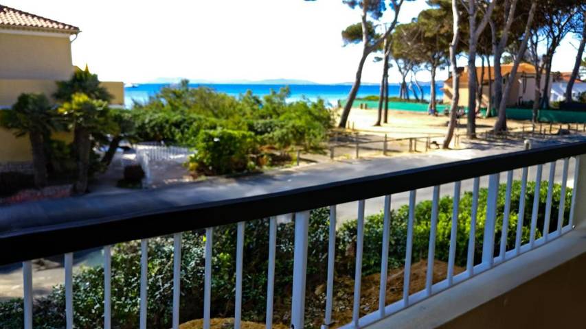 Gîte pour 4 personnes, avec vue et terrasse dans Plage Des Pesquiers Hyeres - 4