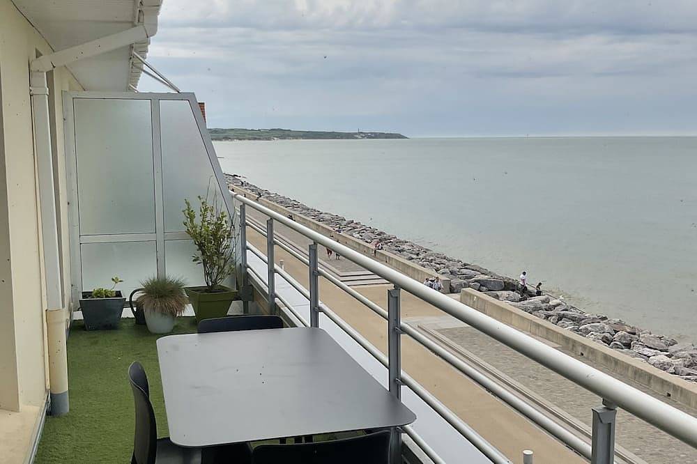 Entire apartment, Seafront studio in Wissant, Boulogne-sur-Mer region