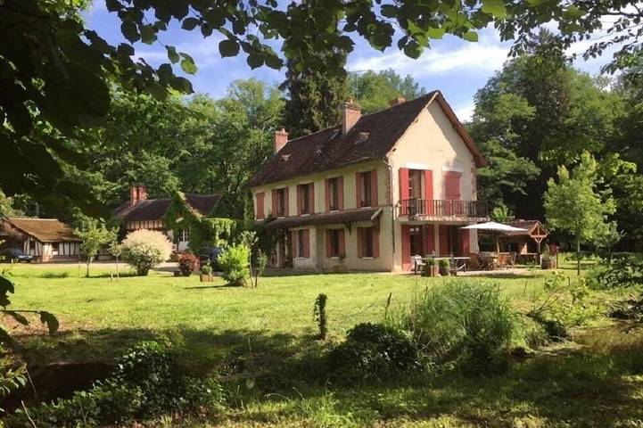 Gîte pour 12 personnes, avec jardin dans Adon