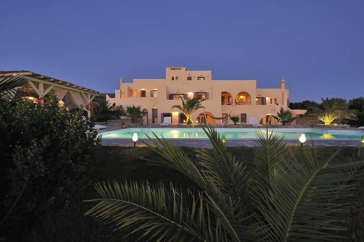 Villa for 6 people, with garden and balcony in Paros