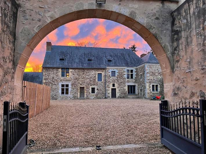 Chambre d’hôte pour 4 personnes, avec terrasse ainsi que jacuzzi et jardin à Durtal